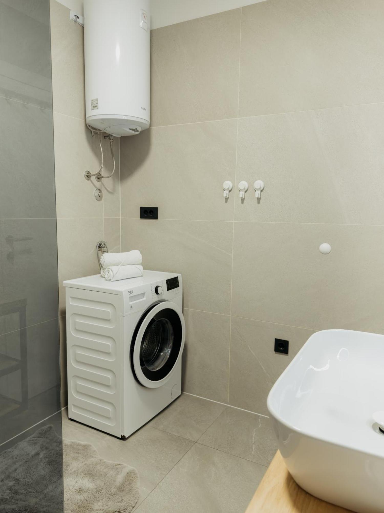 Apartments Piscina-Grey Подстрана Екстериор снимка