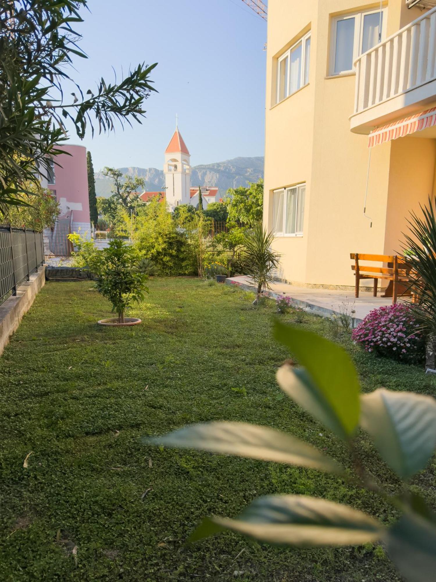 Apartments Piscina-Grey Подстрана Екстериор снимка