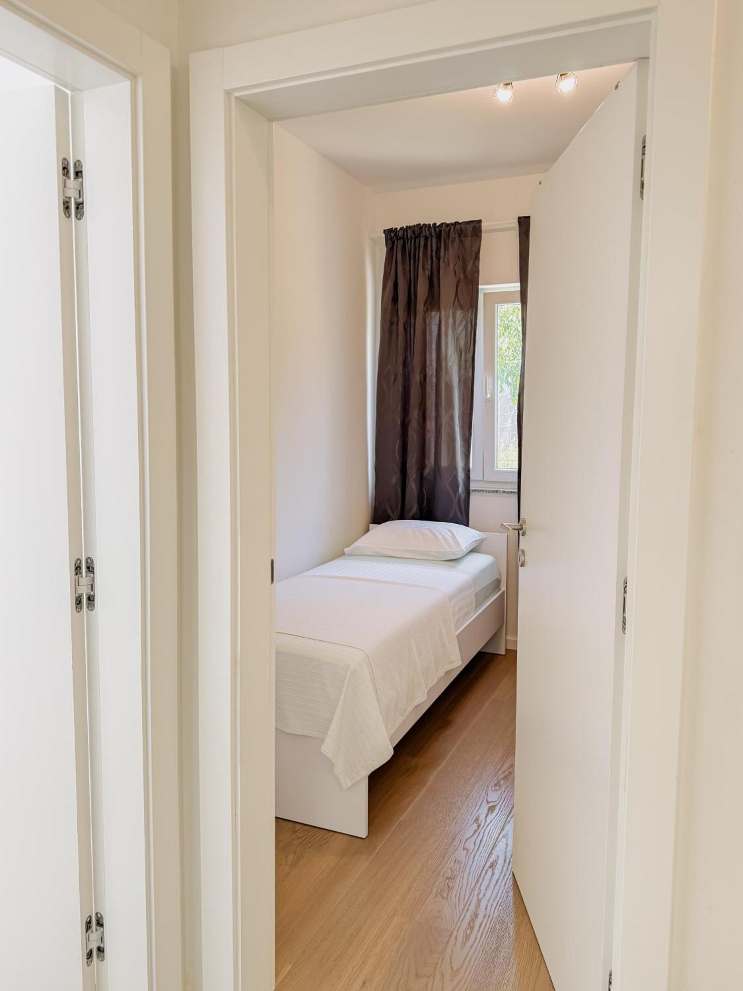 Apartments Piscina-Grey Подстрана Екстериор снимка